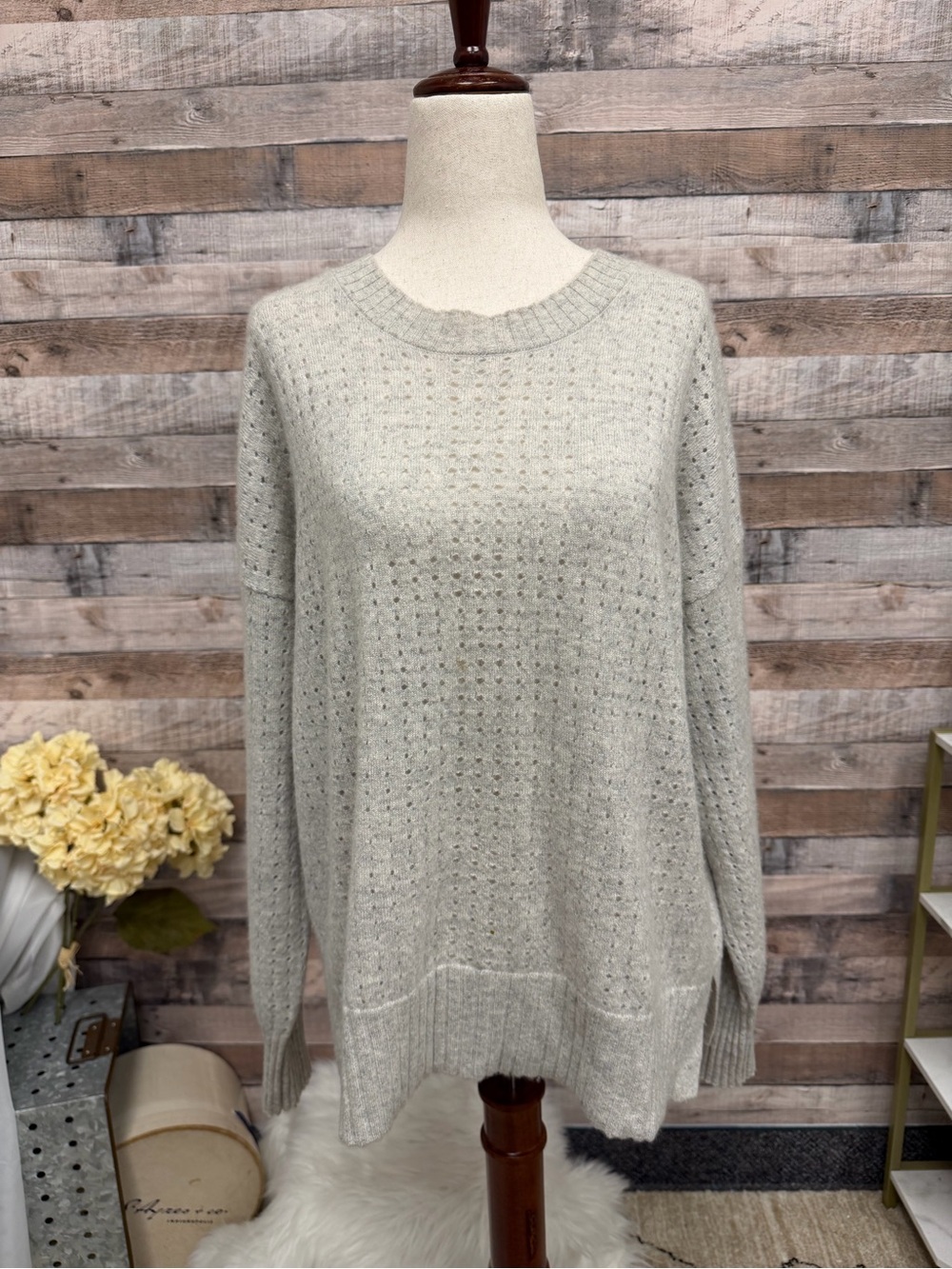 Amici grey with hole cashmere sweater 1